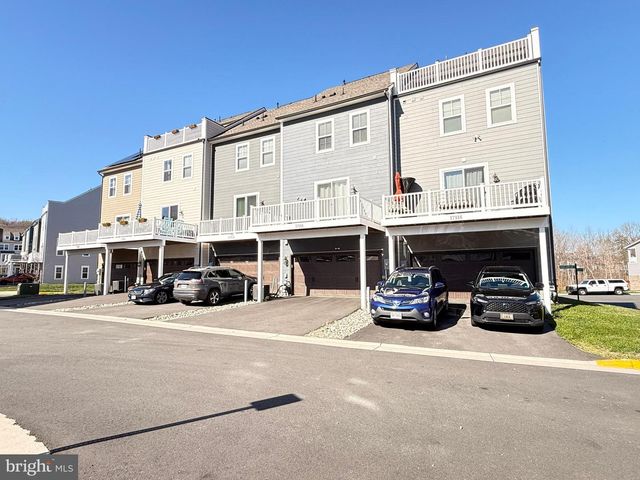 17914 WOODS OVERLOOK DR, Dumfries, VA 22026