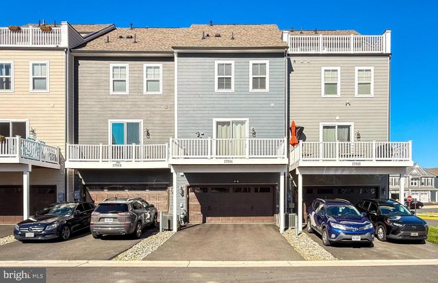 17914 WOODS OVERLOOK DR, Dumfries, VA 22026