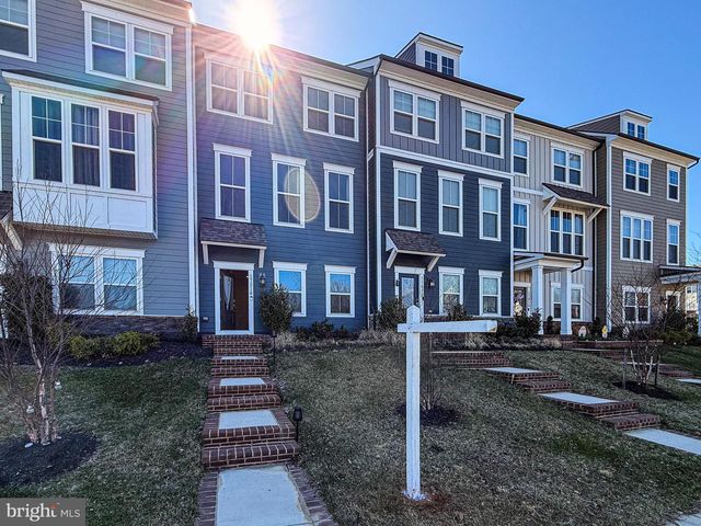 17914 WOODS OVERLOOK DR, Dumfries, VA 22026