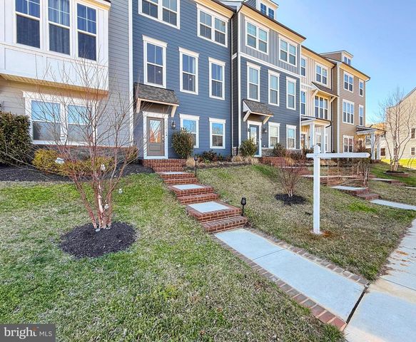 17914 WOODS OVERLOOK DR, Dumfries, VA 22026