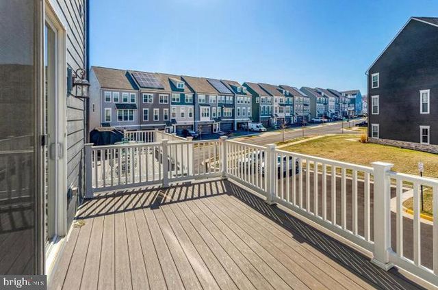 17914 WOODS OVERLOOK DR, Dumfries, VA 22026