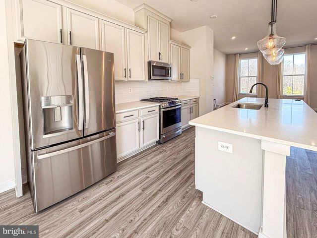 17914 WOODS OVERLOOK DR, Dumfries, VA 22026