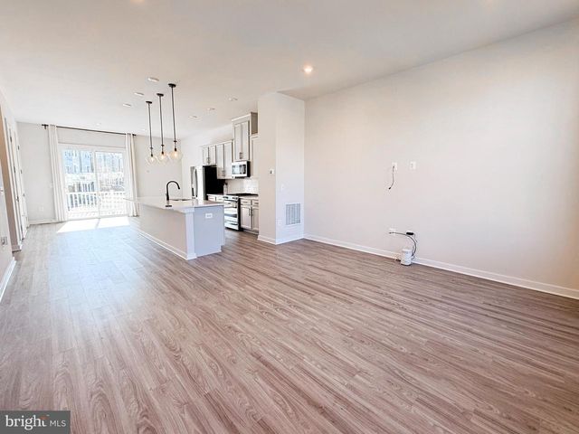 17914 WOODS OVERLOOK DR, Dumfries, VA 22026