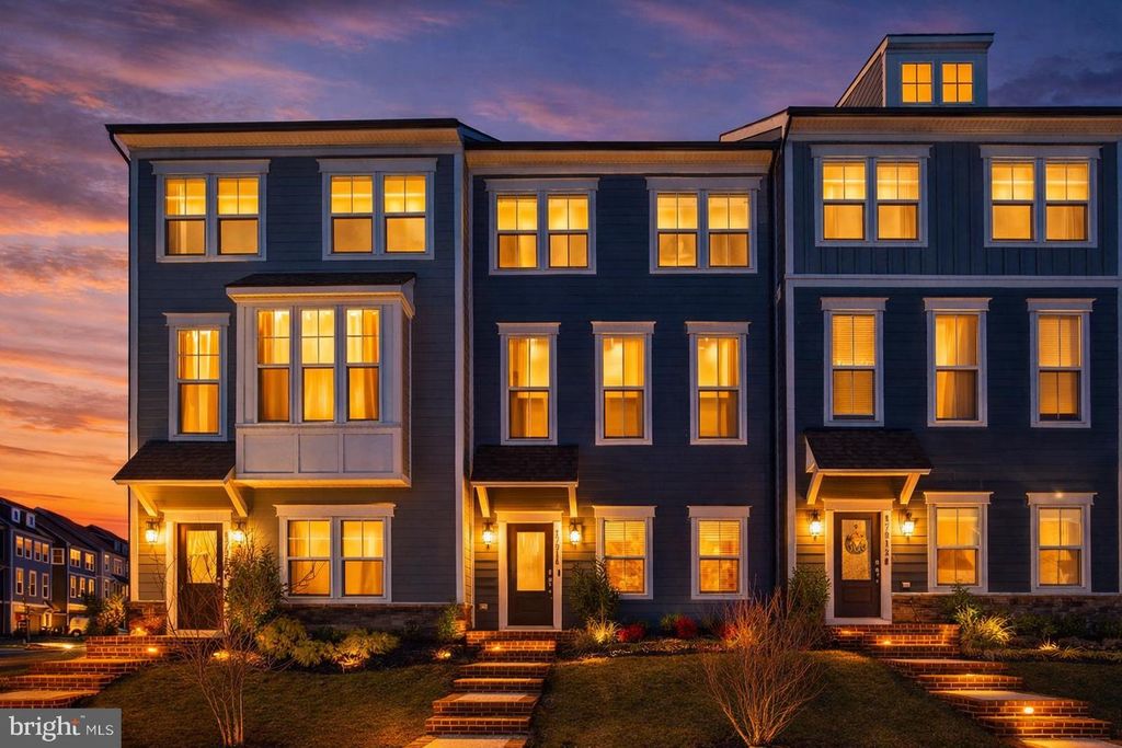 17914 WOODS OVERLOOK DR, Dumfries, VA 22026