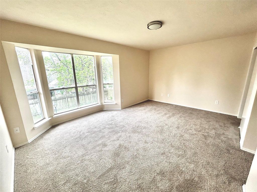 Image 14 of property listing at 16319 Chimneystone Drive, Houston, TX 77095