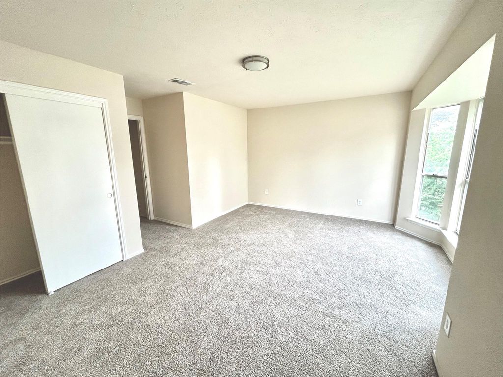 Image 15 of property listing at 16319 Chimneystone Drive, Houston, TX 77095