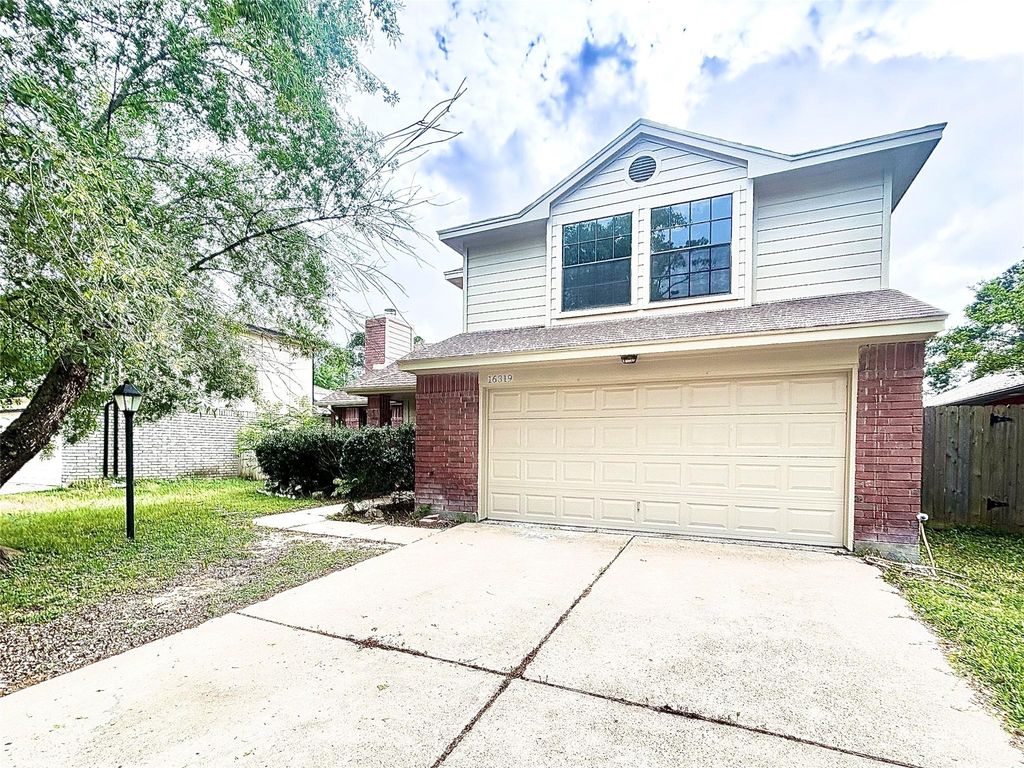 Image 3 of property listing at 16319 Chimneystone Drive, Houston, TX 77095