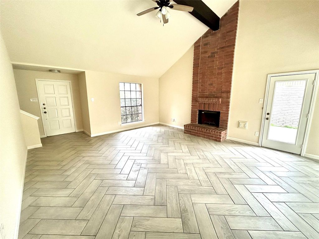 Image 7 of property listing at 16319 Chimneystone Drive, Houston, TX 77095