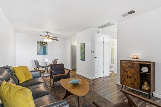 420 N Villa 207, Palm Springs, CA 92262