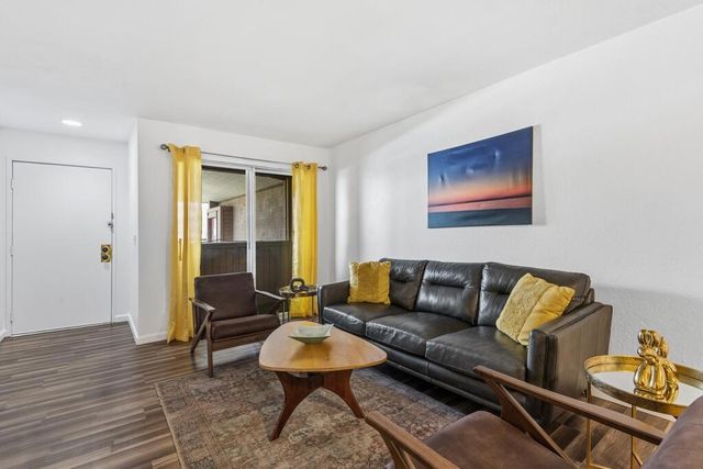 420 N Villa 207, Palm Springs, CA 92262