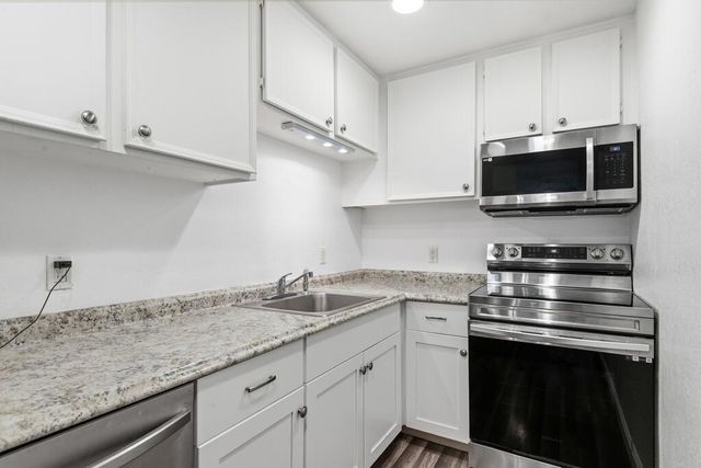 420 N Villa 207, Palm Springs, CA 92262