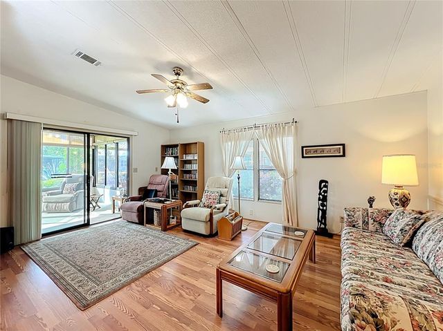 1547 APACHE CIRCLE, Tavares, FL 32778