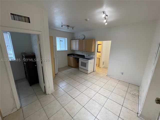 1021 NW 3rd St 207, Miami, FL 33128