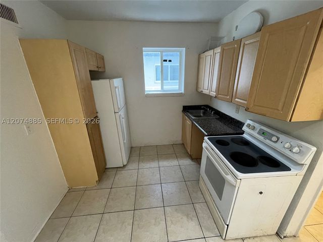 1021 NW 3rd St 207, Miami, FL 33128