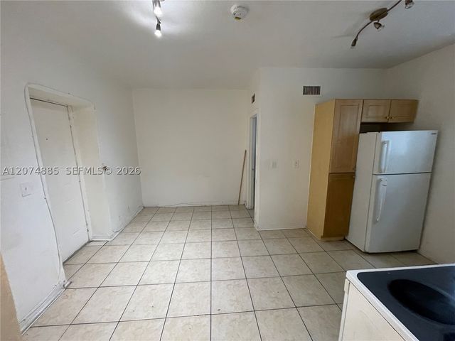 1021 NW 3rd St 207, Miami, FL 33128