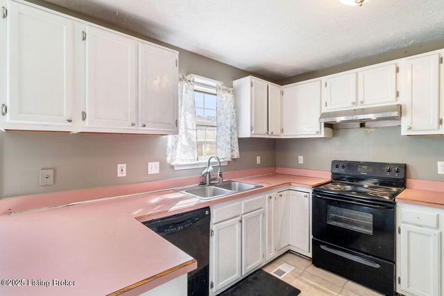 3815 Willowview Blvd, Louisville, KY 40299