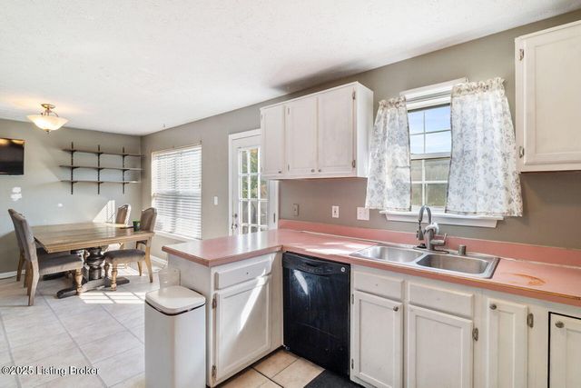 3815 Willowview Blvd, Louisville, KY 40299
