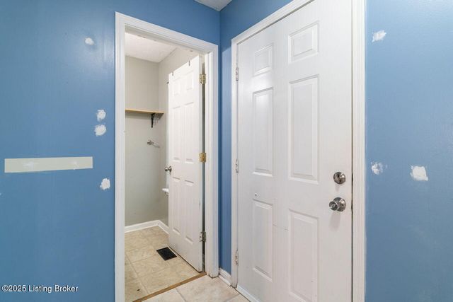 3815 Willowview Blvd, Louisville, KY 40299