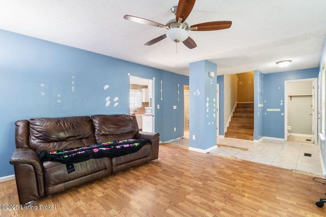 3815 Willowview Blvd, Louisville, KY 40299