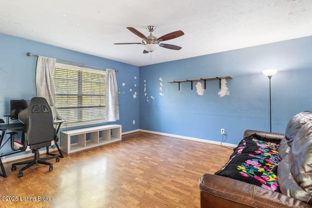 3815 Willowview Blvd, Louisville, KY 40299