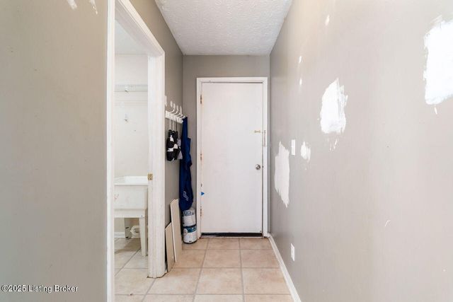 3815 Willowview Blvd, Louisville, KY 40299