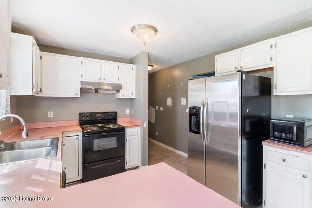 3815 Willowview Blvd, Louisville, KY 40299