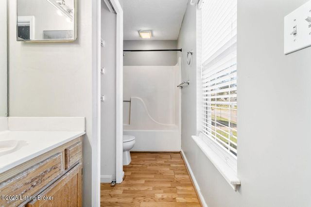 3815 Willowview Blvd, Louisville, KY 40299