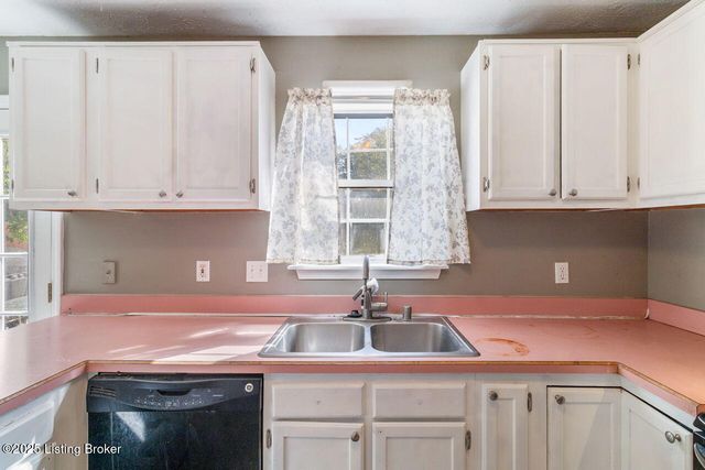 3815 Willowview Blvd, Louisville, KY 40299