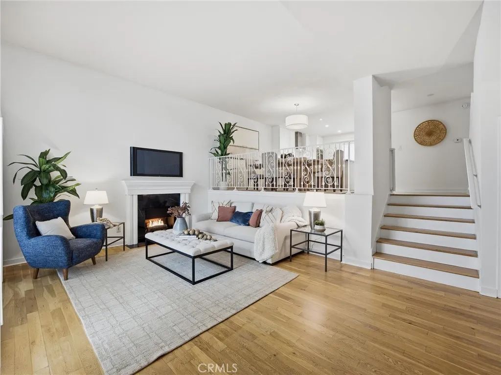 4834 McConnell Avenue, Los Angeles, CA 90066
