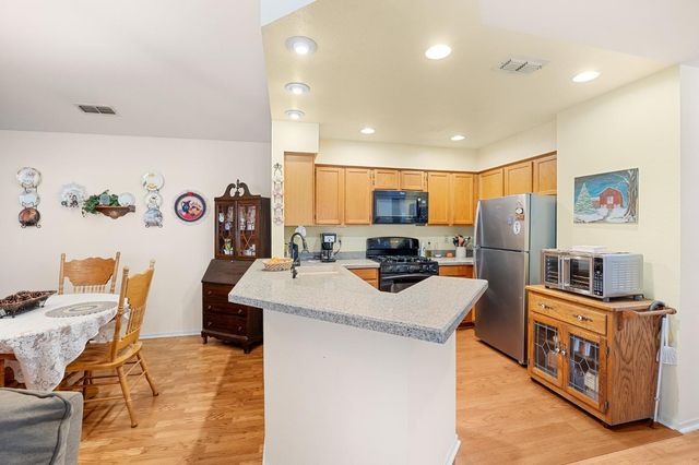 588 Samuel Way, Sacramento, CA 95838