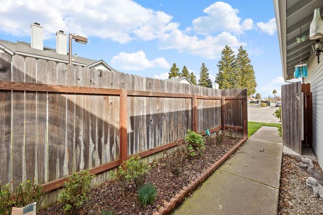 588 Samuel Way, Sacramento, CA 95838