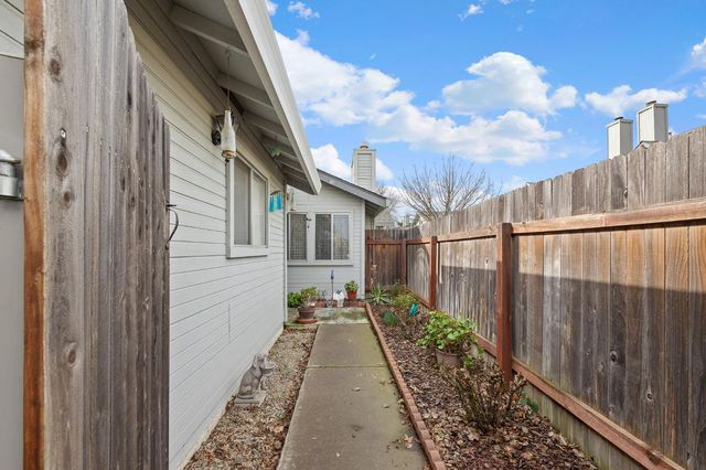 588 Samuel Way, Sacramento, CA 95838