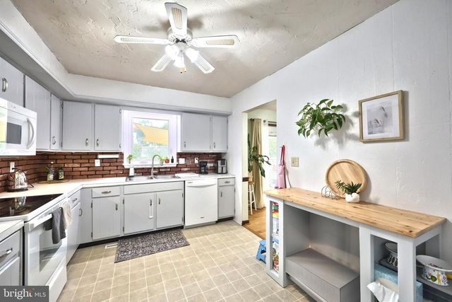 54 SUGARBOOT LN, Hanover, PA 17331