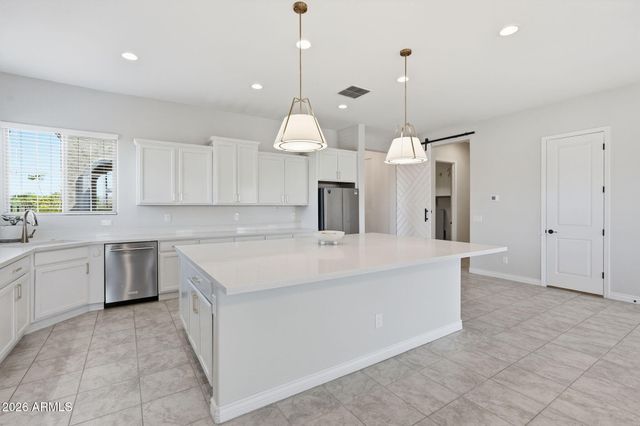 10631 E THATCHER Avenue, Mesa, AZ 85212