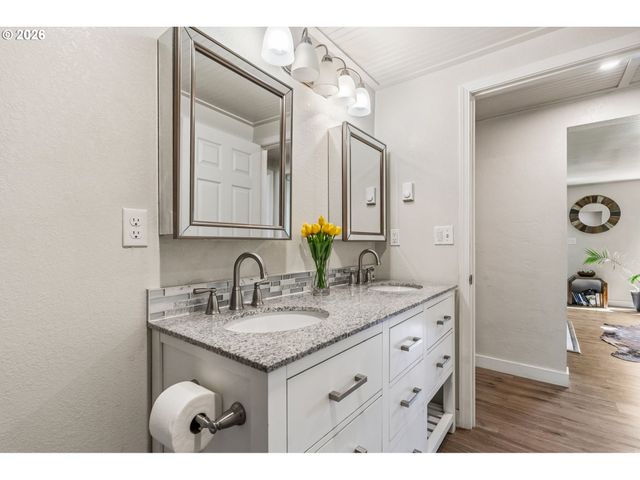 2567 WOOD Ave, Eugene, OR 97402