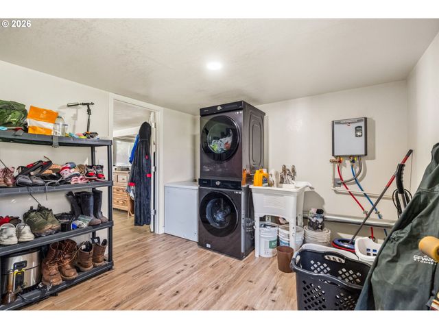 2567 WOOD Ave, Eugene, OR 97402
