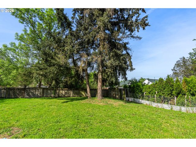 2567 WOOD Ave, Eugene, OR 97402
