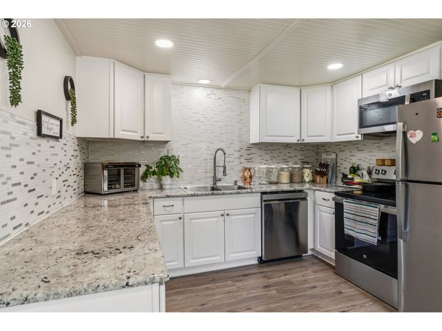 2567 WOOD Ave, Eugene, OR 97402