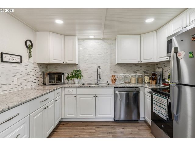 2567 WOOD Ave, Eugene, OR 97402