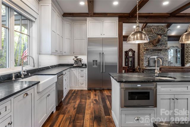 376 Wandering Trail, Waynesville, NC 28785
