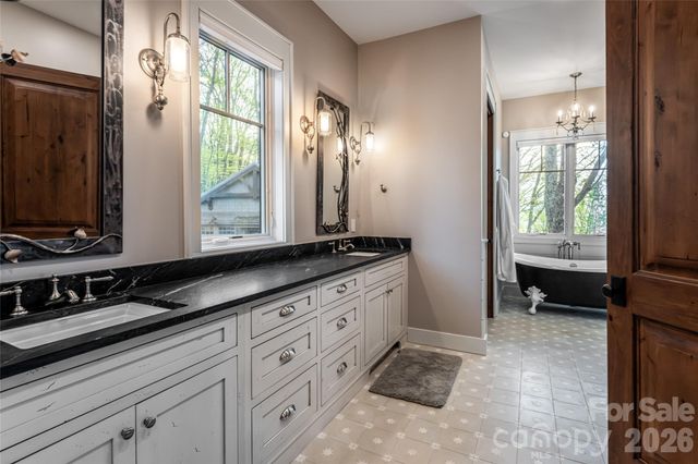 376 Wandering Trail, Waynesville, NC 28785