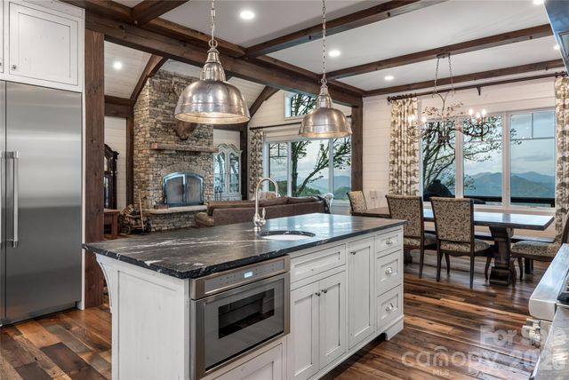 376 Wandering Trail, Waynesville, NC 28785