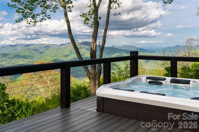 376 Wandering Trail, Waynesville, NC 28785