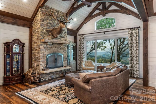 376 Wandering Trail, Waynesville, NC 28785