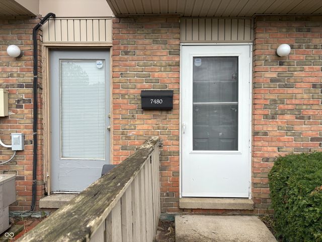 7480 Country Brook Drive, Indianapolis, IN 46260