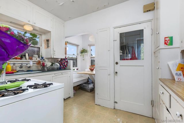 4438-44 Campus, San Diego, CA 92116