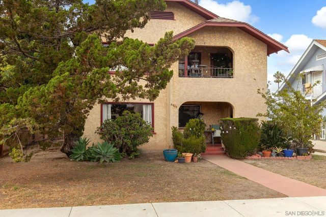 4438-44 Campus, San Diego, CA 92116