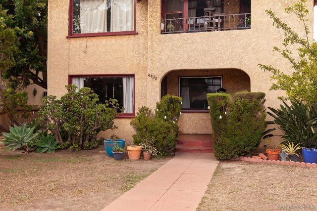 4438-44 Campus, San Diego, CA 92116