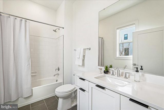 25000 FALLING BROOK CIR, Aldie, VA 20105