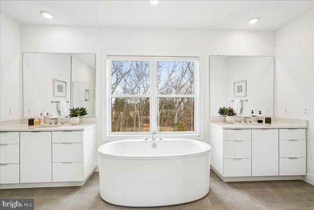 25000 FALLING BROOK CIR, Aldie, VA 20105